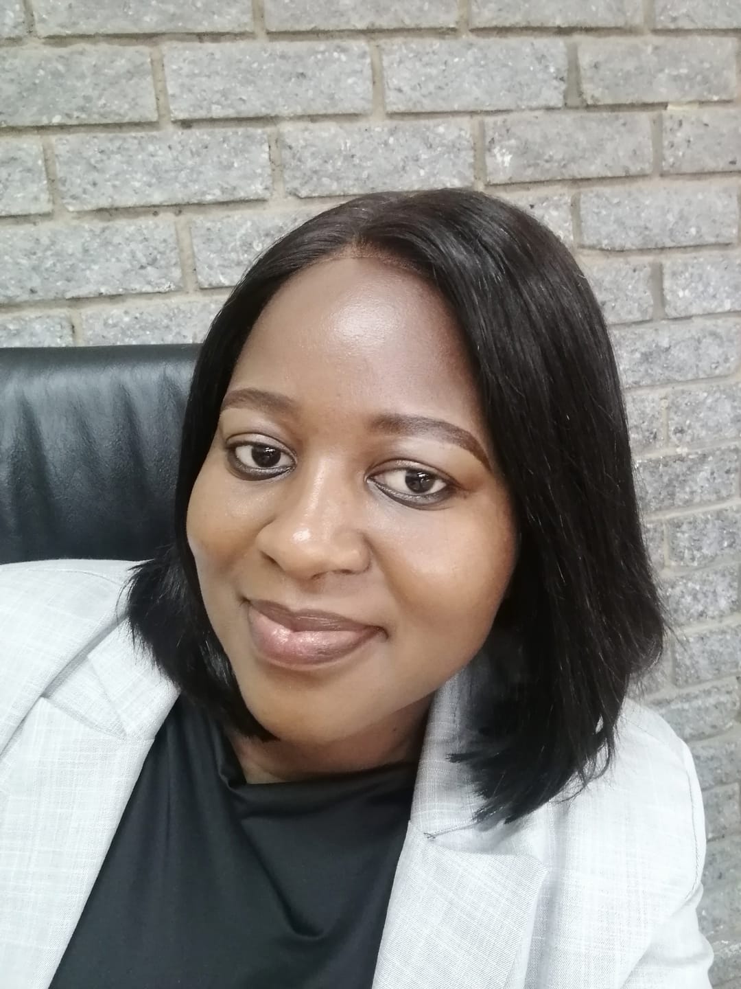 Customer photo review of Double Drawn Glue-less Pre- Bleached Bob 8 Inch - 14 Inch With 5 X 5 Closure