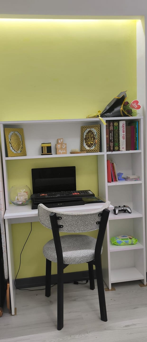 Customer photo review of Rani HA104 Kitaplıklı Raflı Bilgisayar Çalışma Masası Beyaz