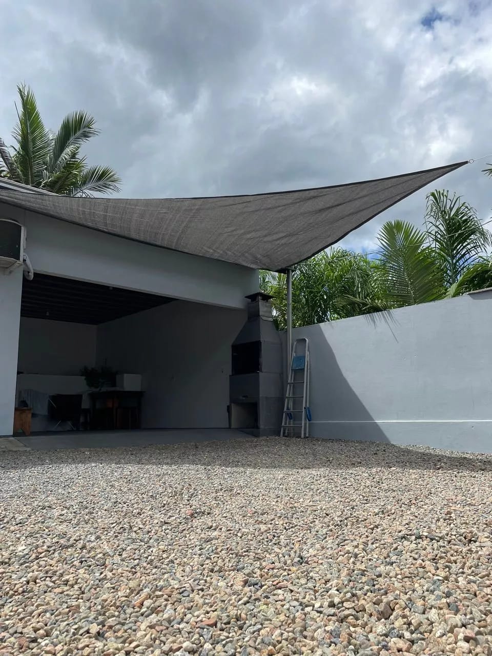 Customer photo review of Toldo Triangular Impermeável 420D Anti-UV para Áreas Externas