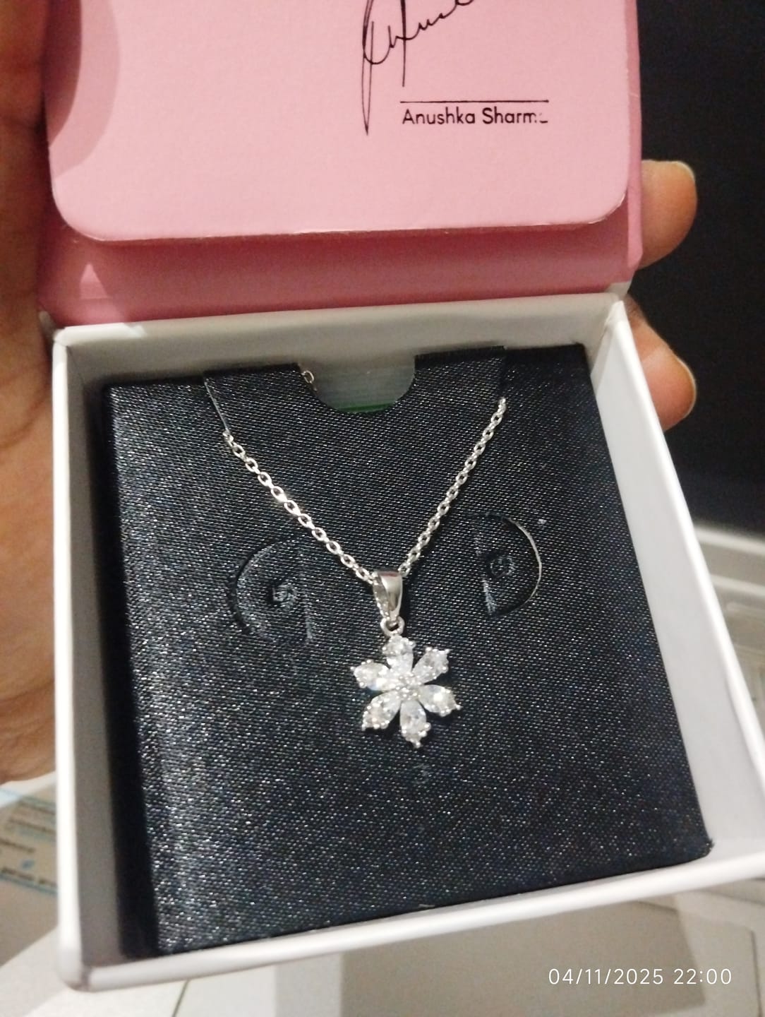 Customer photo review of Silver Flowery Snowflake Pendant With Link Chain