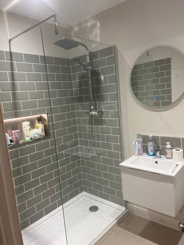Customer photo review of Hudson Reed 1000mm Wetroom Screen & Support Bar - Polished Chrome