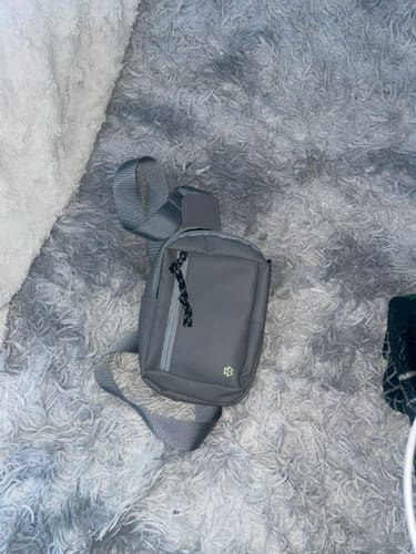 Customer photo review of Crossbody para Celular VIVA: Universal, Ajustable, Compacta, Gris