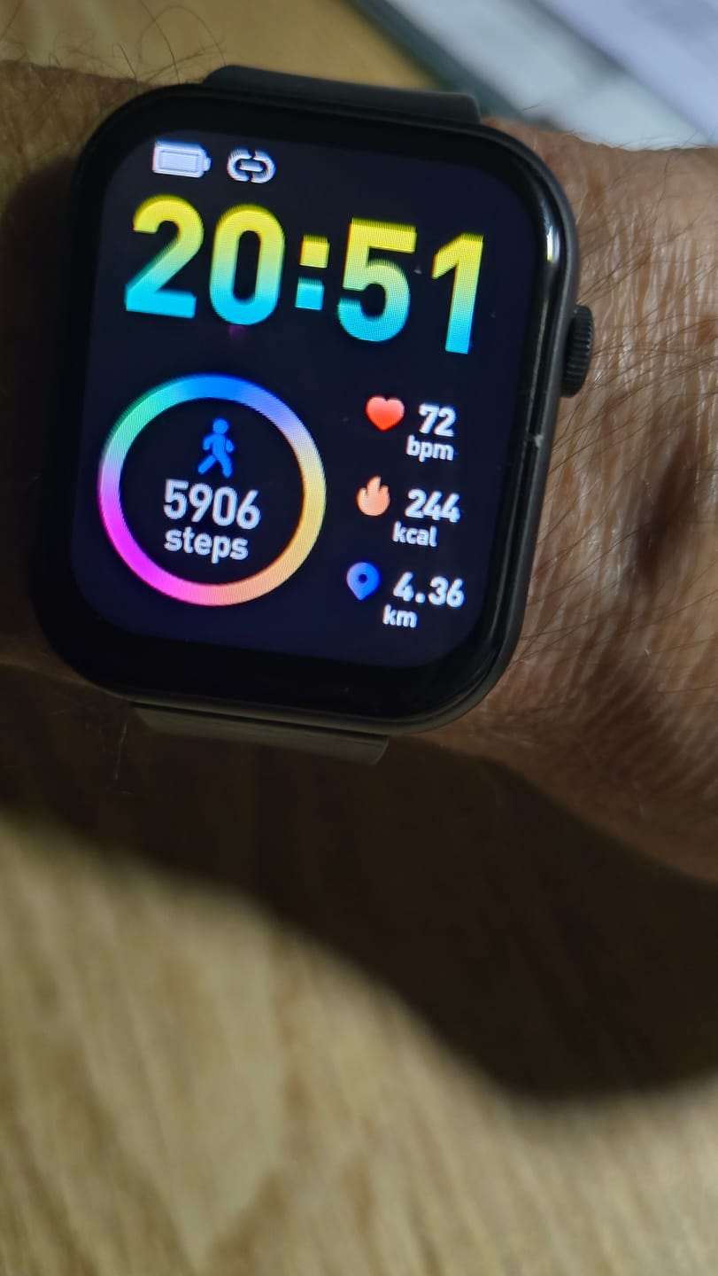 Customer photo review of Top Performance Smartwatch mit Gesundheitstracking / IP67 Wasserdichtigkeit / 7 Tage Akkulaufzeit / 100 Sportmodi