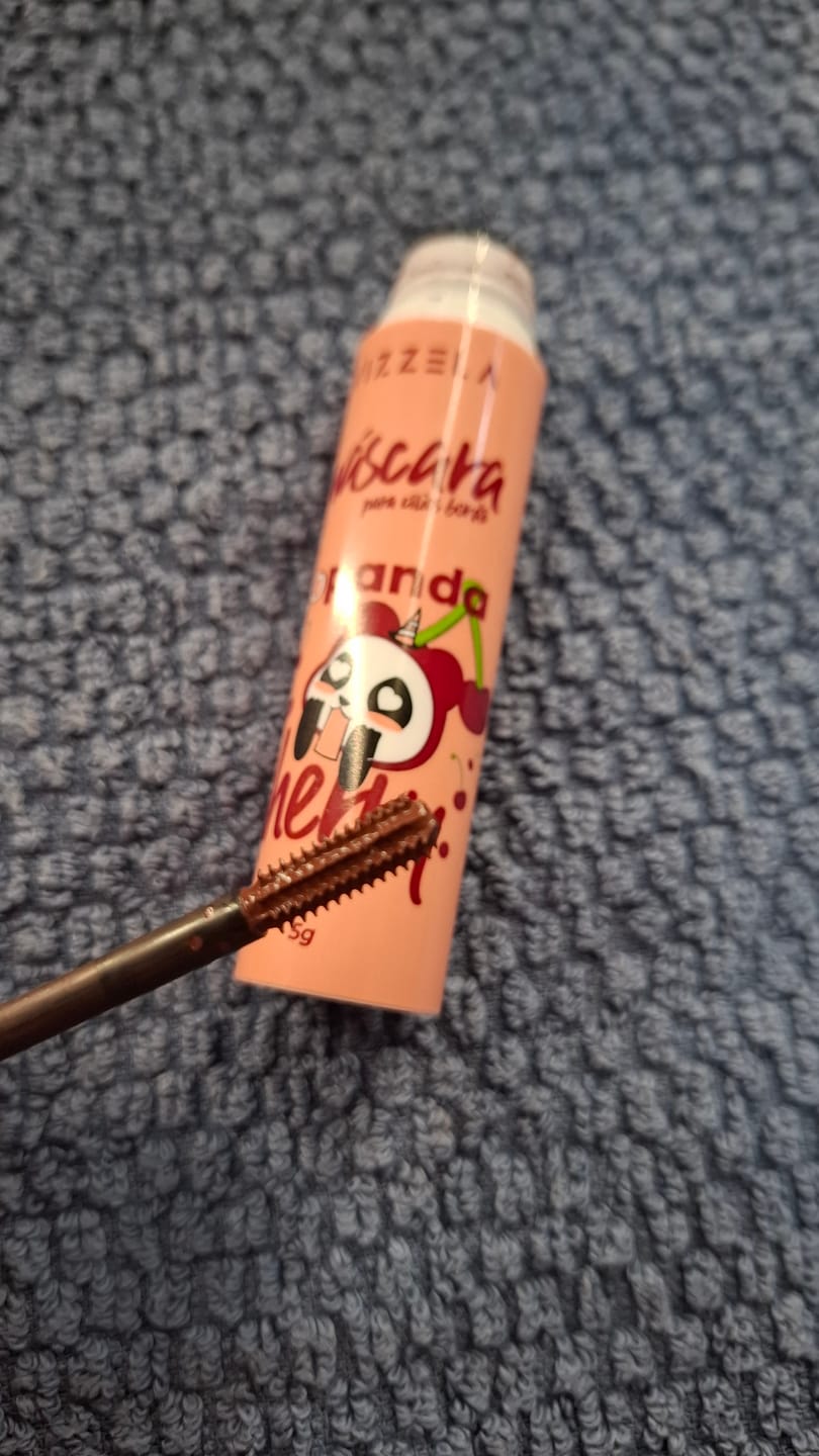 Customer photo review of Máscara para Cílios No Panda Cherry - Bordô