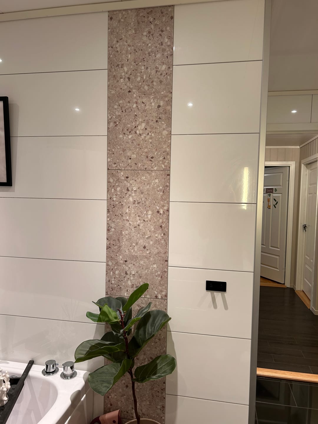 Customer photo review of Sahara beige selvklebende fliser