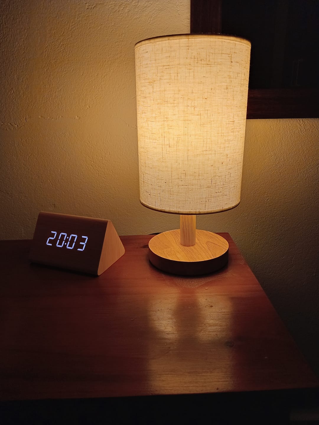Customer photo review of Lampara De Escritorio Mesa De Luz Portátil Nórdica Madera