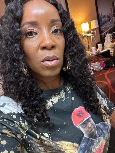 Customer photo review of CurlyMe Pre-bleached Wear Go Glueless Wig 7x5 Pre-cut HD Lace Burmese Curly Human Hair