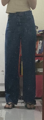 Regiane O. review of Calça Jeans Reta Araçá Azul Médio image 1 out of 1