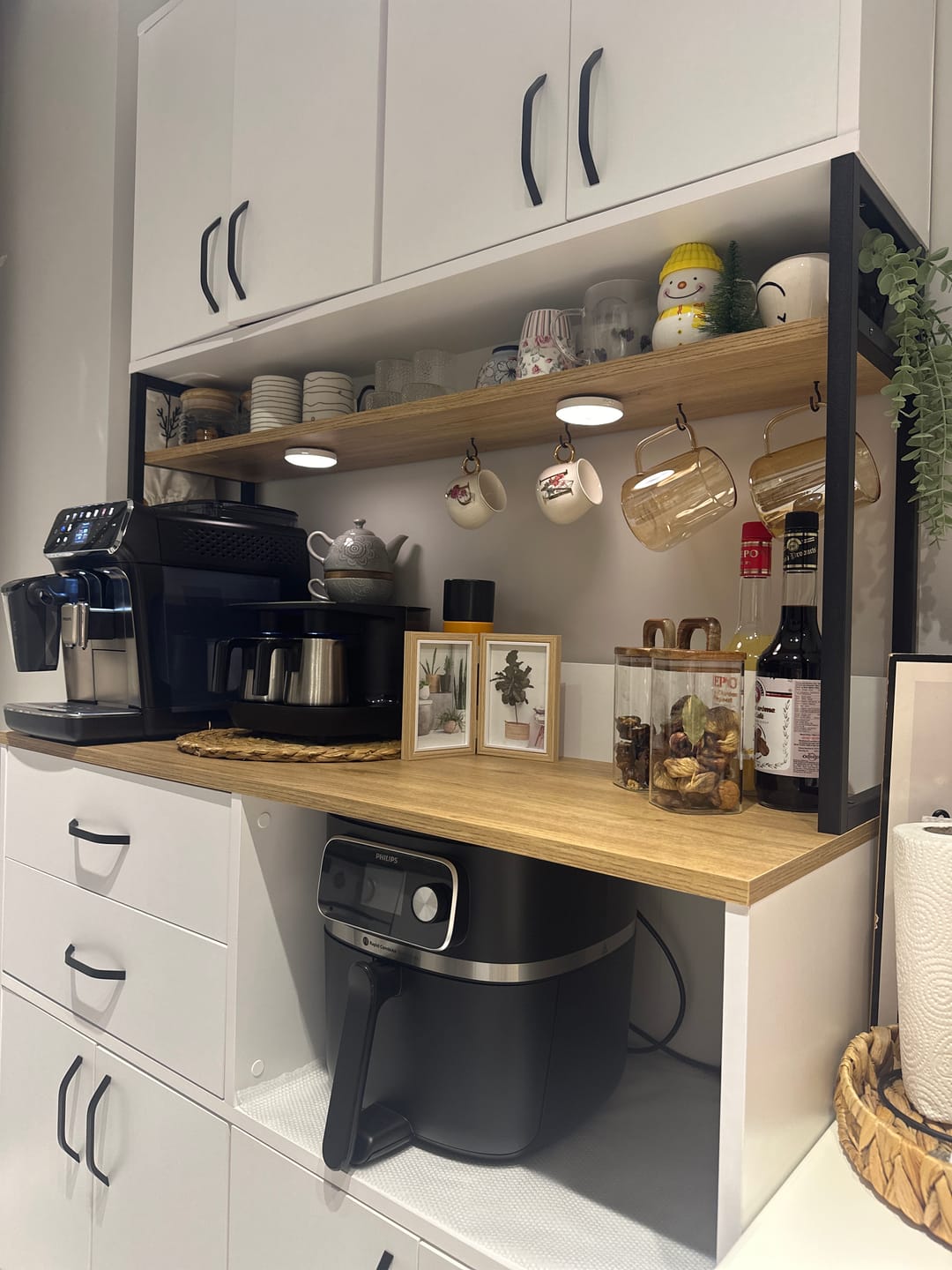 Customer photo review of Rani JE209 Çok Amaçlı Dolap 8 Kapaklı 2 Çekmeceli Raflı Kiler Mutfak Dolabı Beyaz - Sepet Ceviz