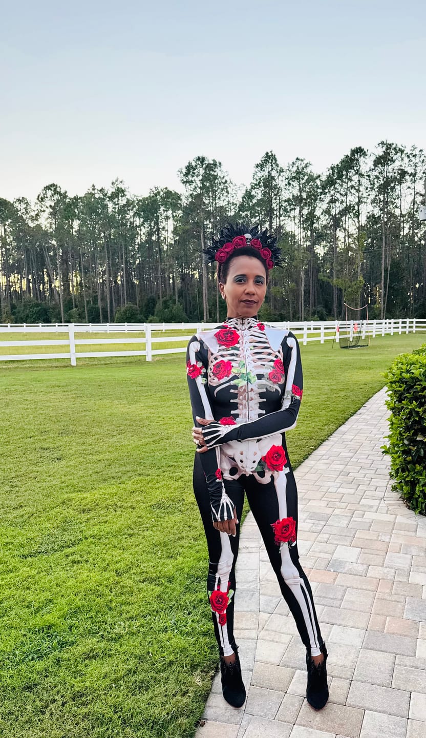 Customer photo review of Skeleton & Roses Costume