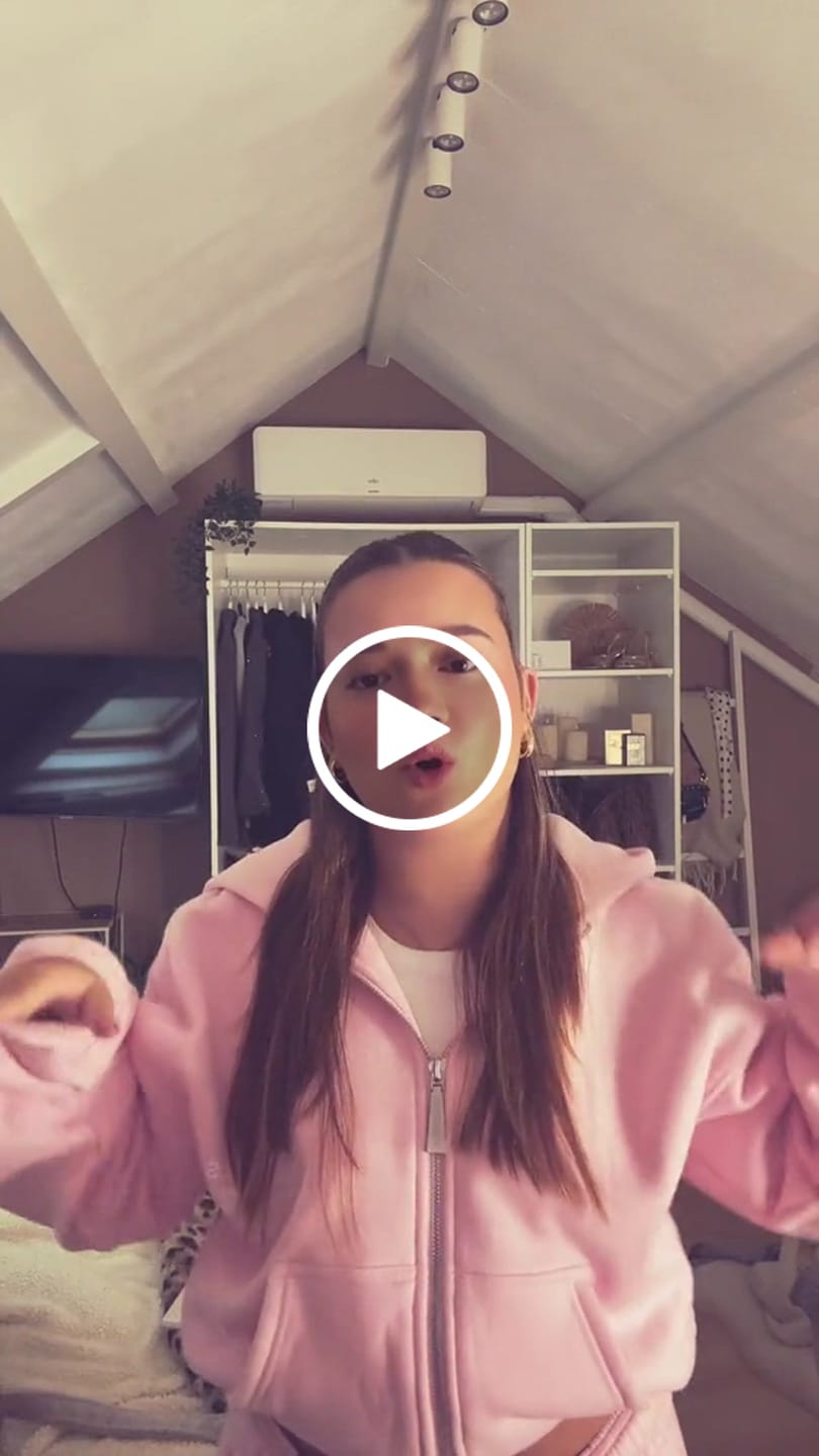 Customer video review of LABEL ZIP HOODIE LIGHT PINK
