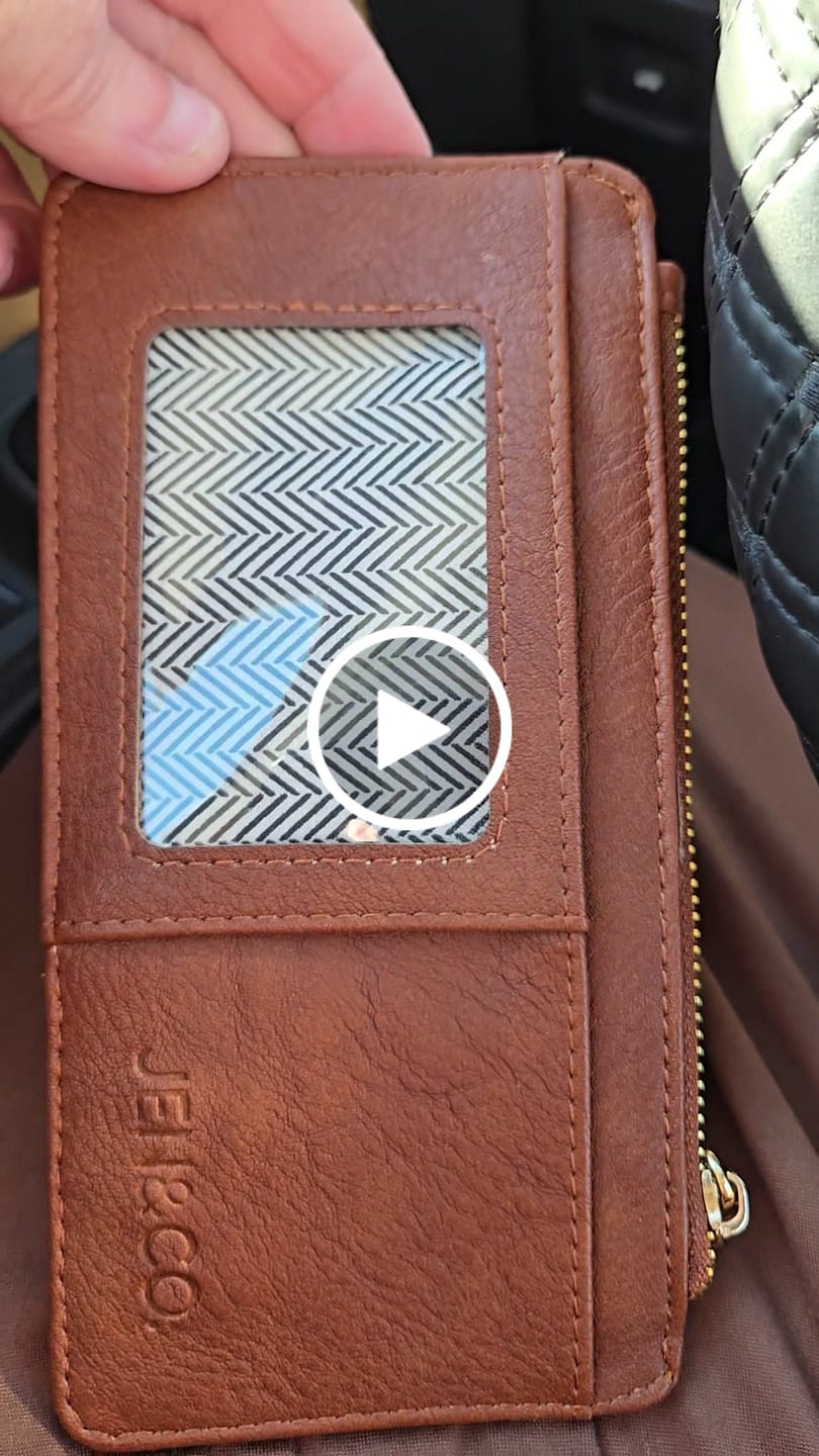 Customer video review of Saige Vegan Wallet