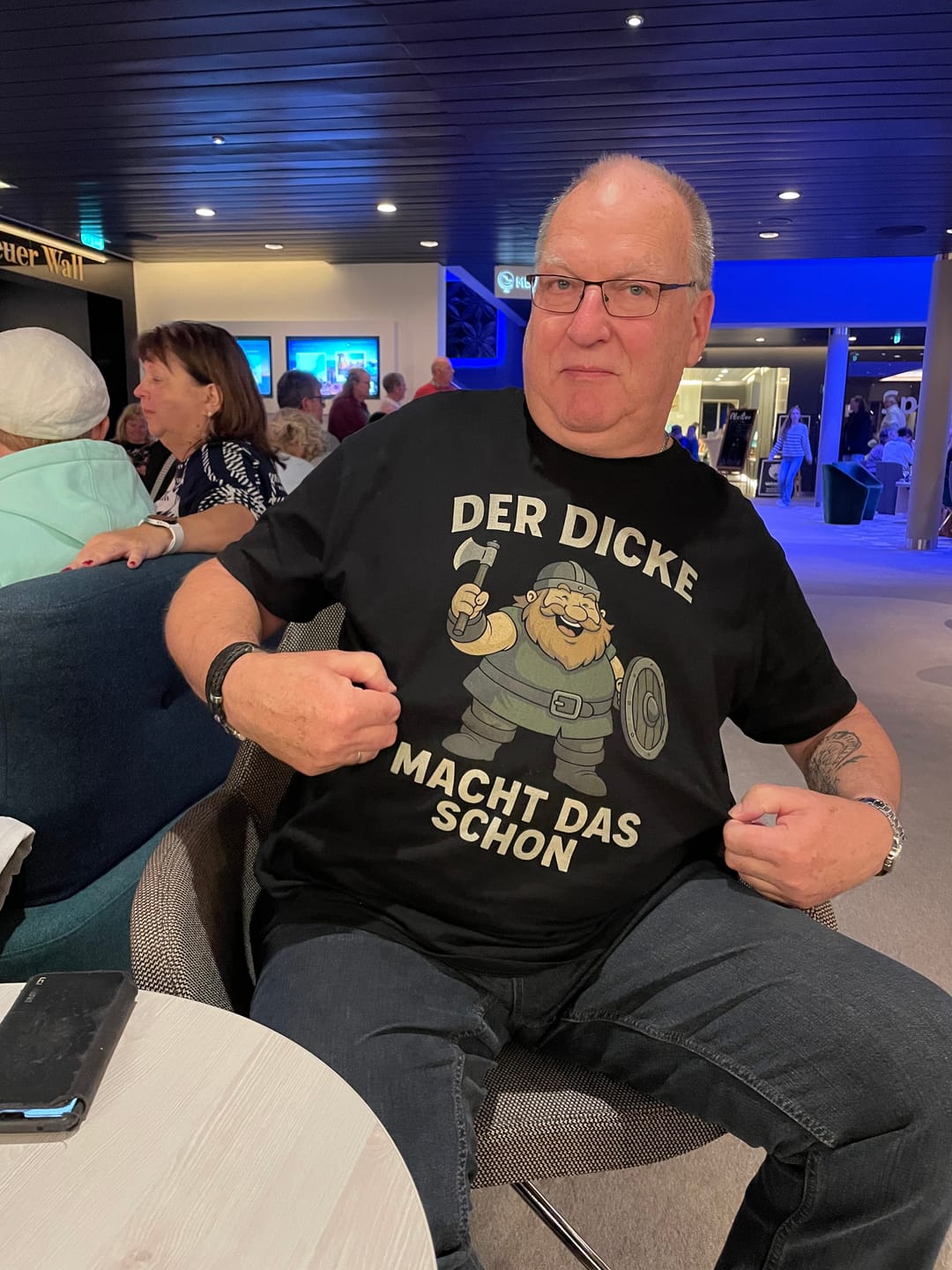Customer photo review of Der dicke macht das schon   - Herren Shirt