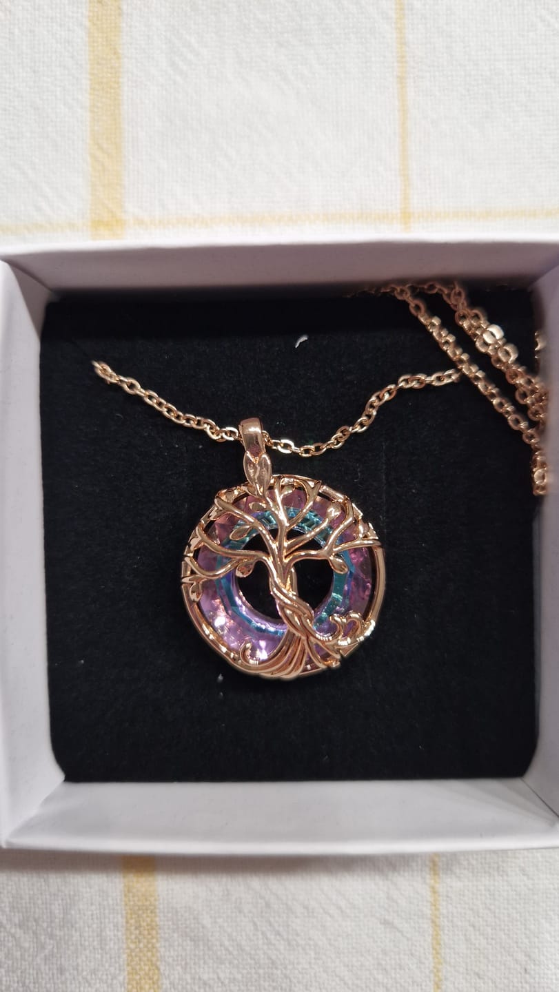 Customer photo review of Lebensbaum Halskette - Kristallkreis