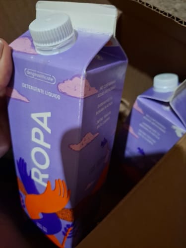 Customer photo review of Detergente con suavizante de ROPA en cartón