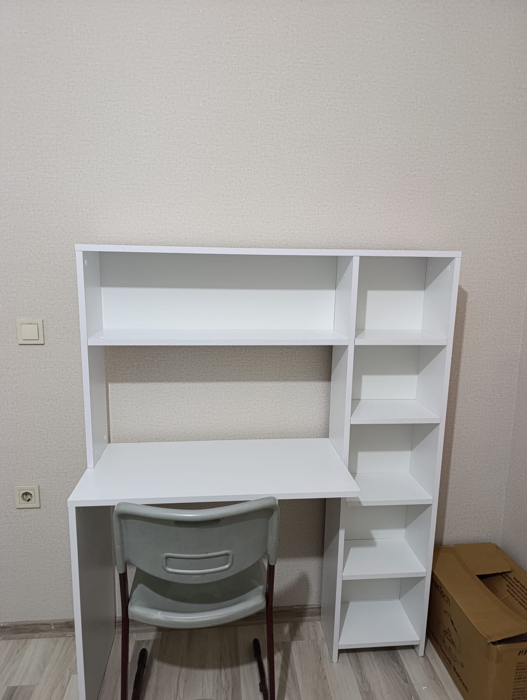 Customer photo review of Rani HA104 Kitaplıklı Raflı Bilgisayar Çalışma Masası Beyaz