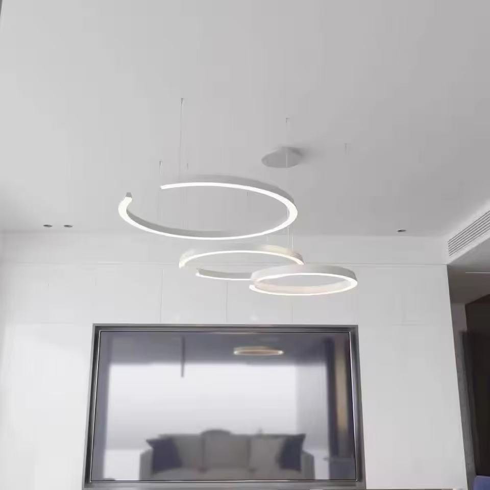 Customer photo review of WOMO Schwarz/Gold Ring Led Kronleuchter-WM2009
