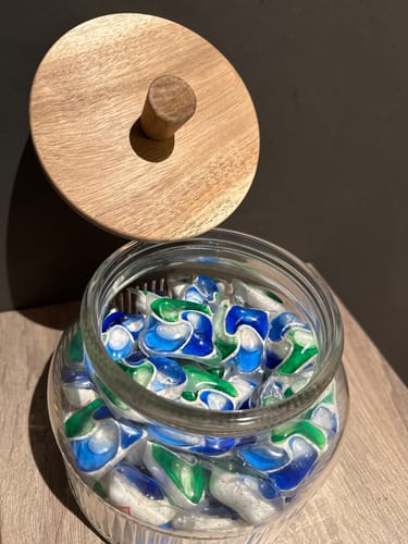 Kundeanmeldelse med bilde av Krukke stripet glass med trelokk liten