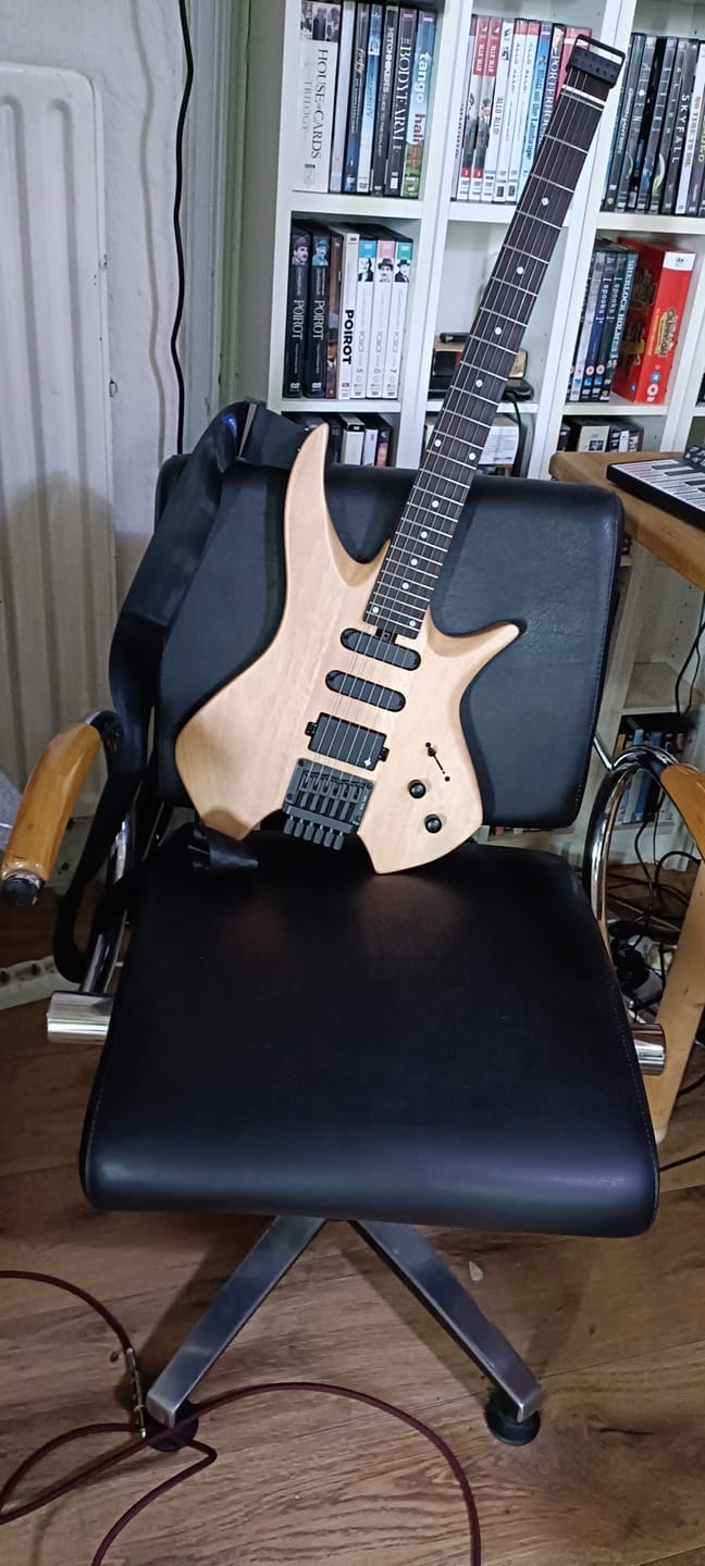 Customer photo review of Donner NHL-500 Headless Electric Guitar