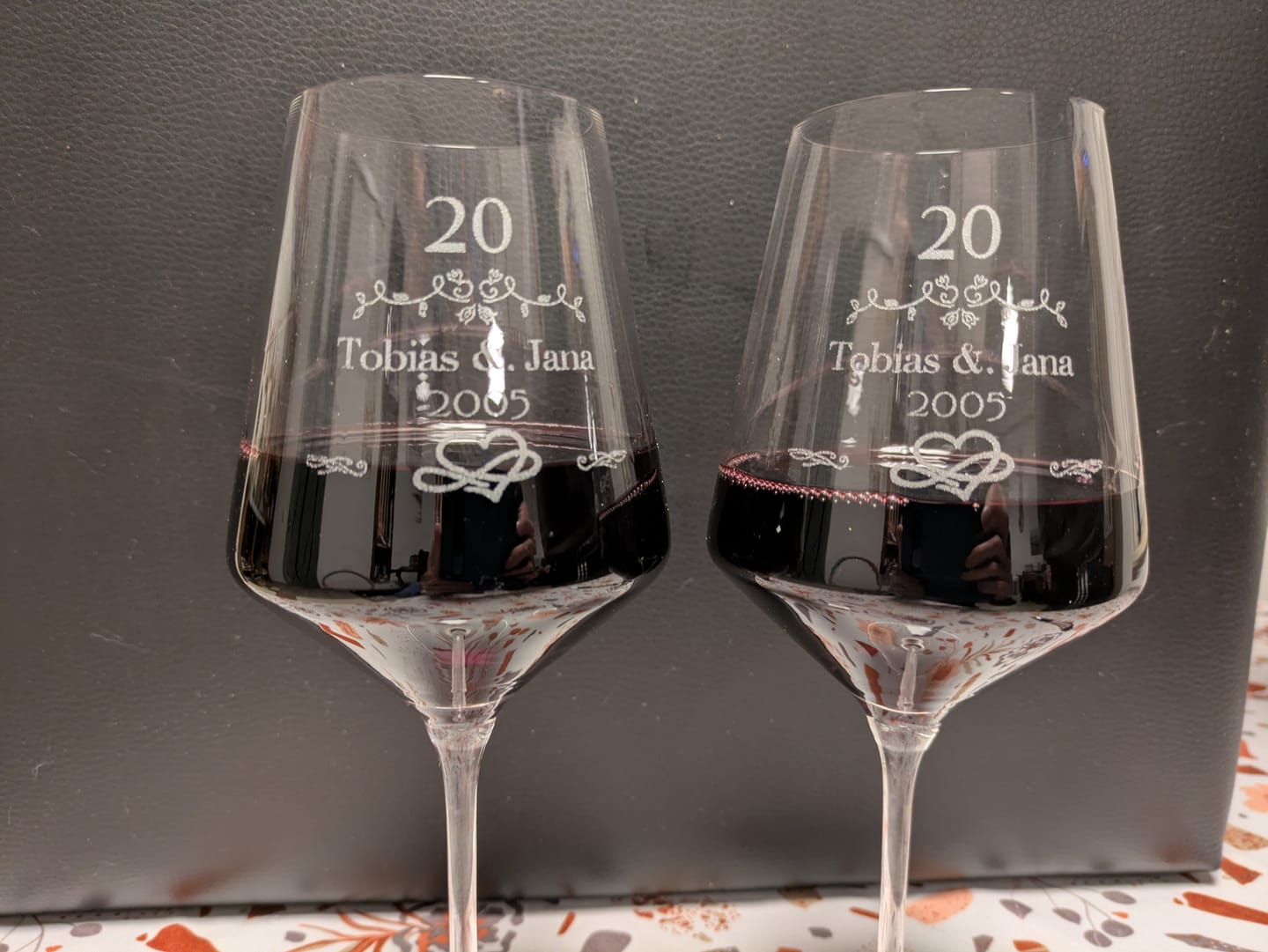Customer photo review of Jubiläum - Personalisiertes Weinglas für Paare zum Jahrestag oder Hochzeitsjubiläum