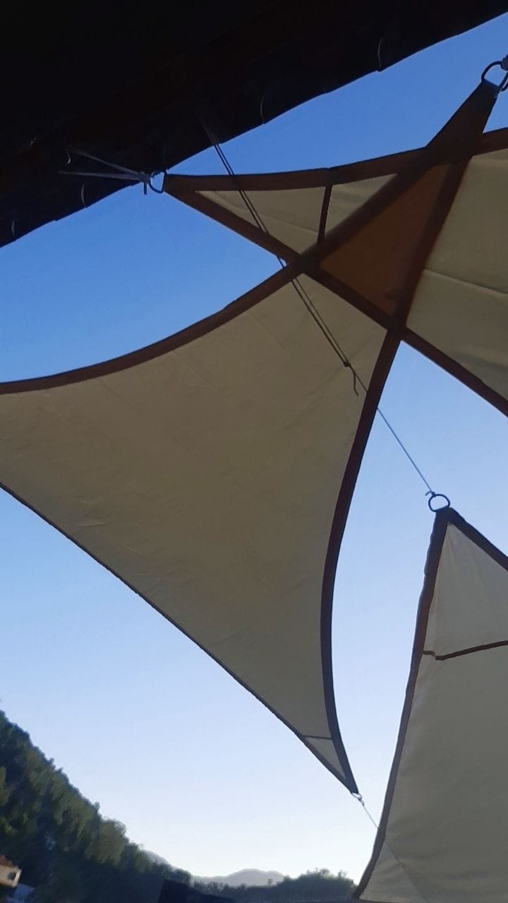 Customer photo review of Toldo Triangular Impermeável 420D Anti-UV para Áreas Externas