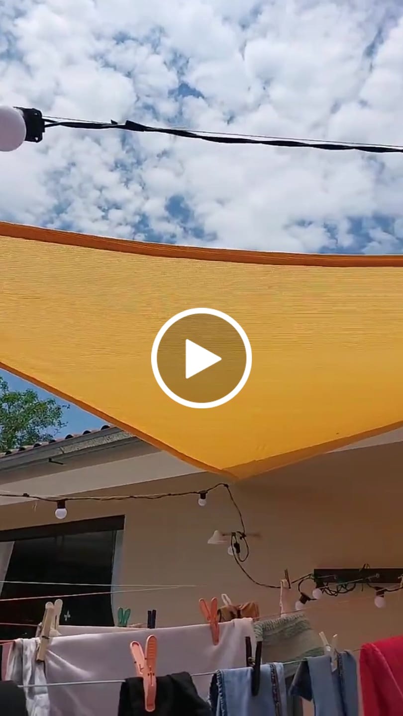 Customer video review of Toldo Triangular Impermeável 420D Anti-UV para Áreas Externas
