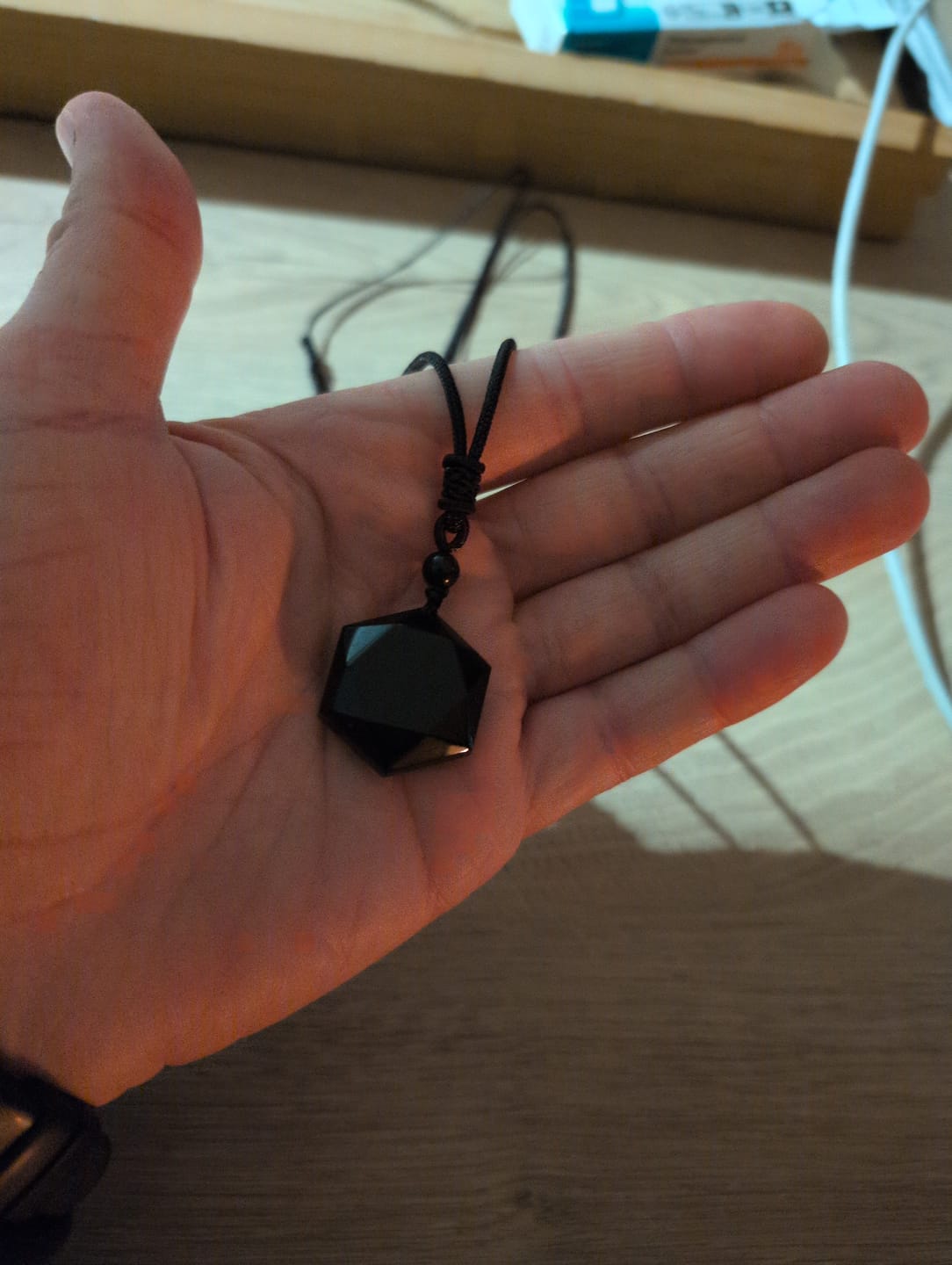 Customer photo review of Pendentif "Étoile" en Obsidienne Noire