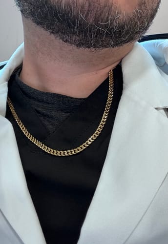 Reseña con foto de un cliente sobre Cadena Miami Cuban Oro 5mm