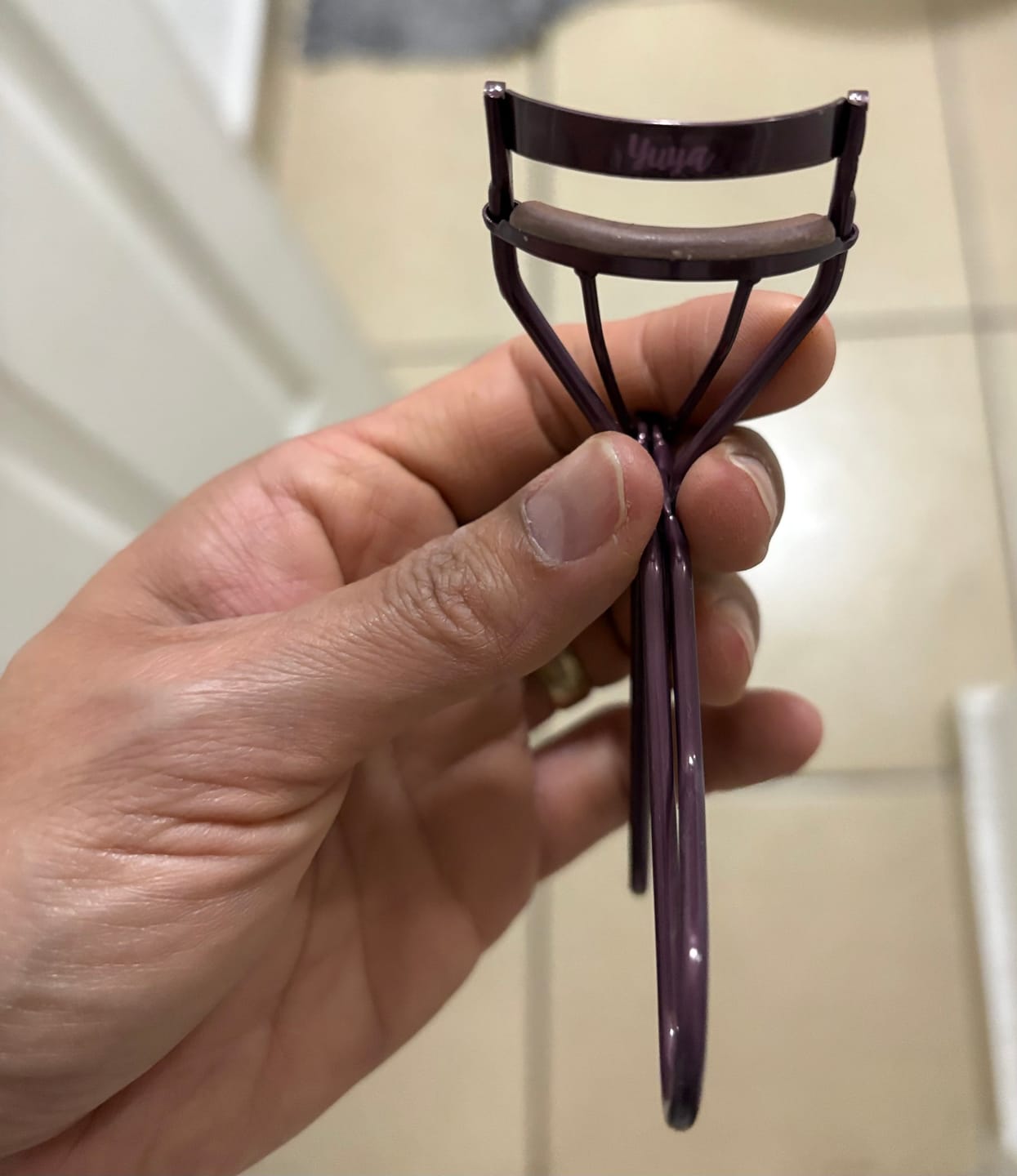 Customer photo review of Enchinador de pestañas borgoña