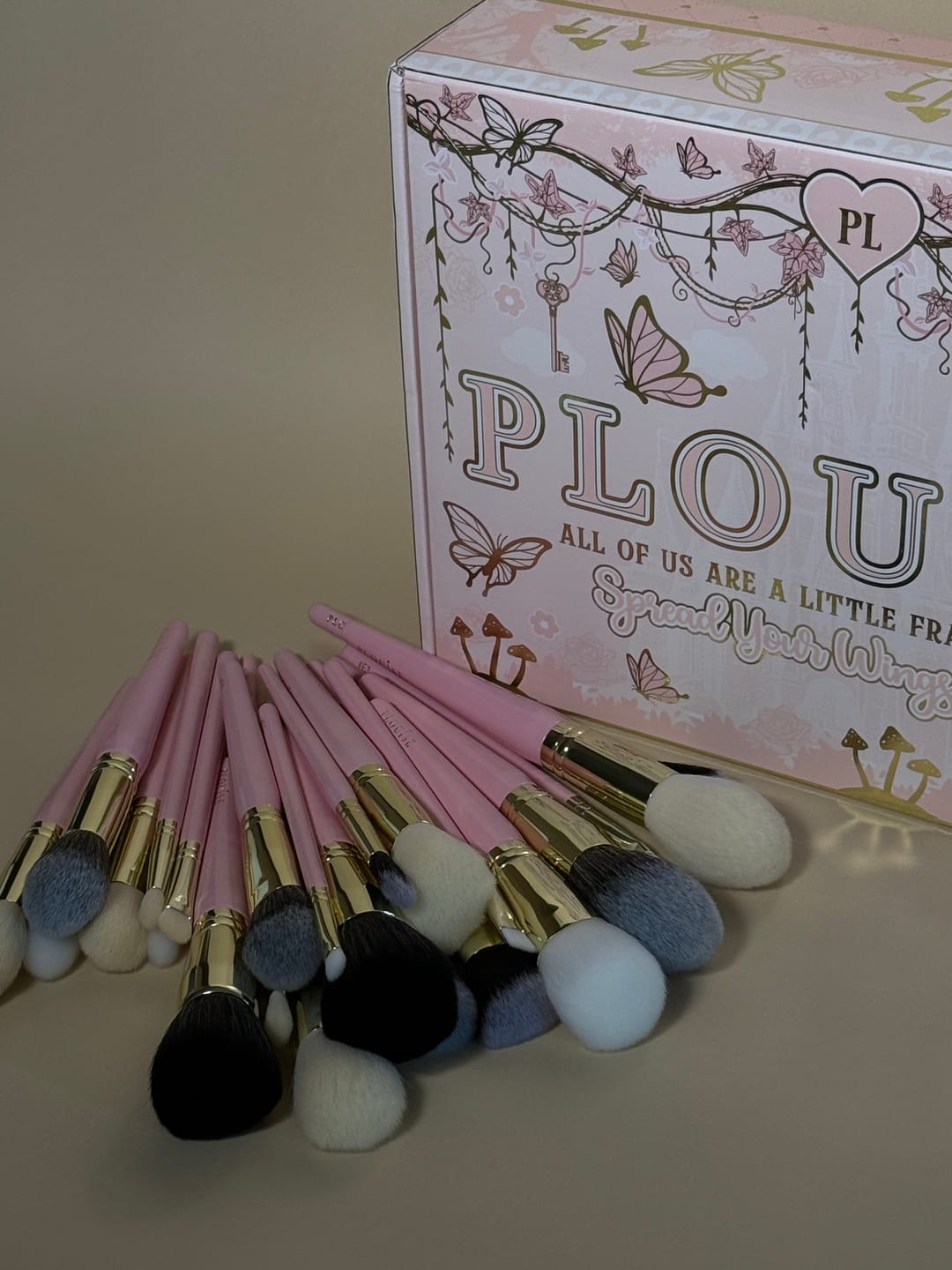 Customer photo review of P.Louise 30-Piece Makeup Brush Bundle