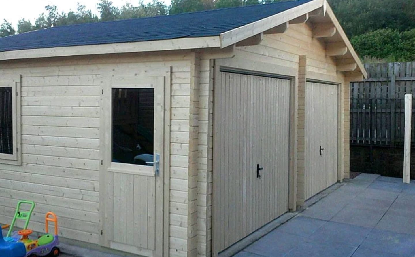 Customer photo review of Roger XL (6x5.3m | 28.4m2 | 44mm) Timber Log Double Garage with Wooden Gates