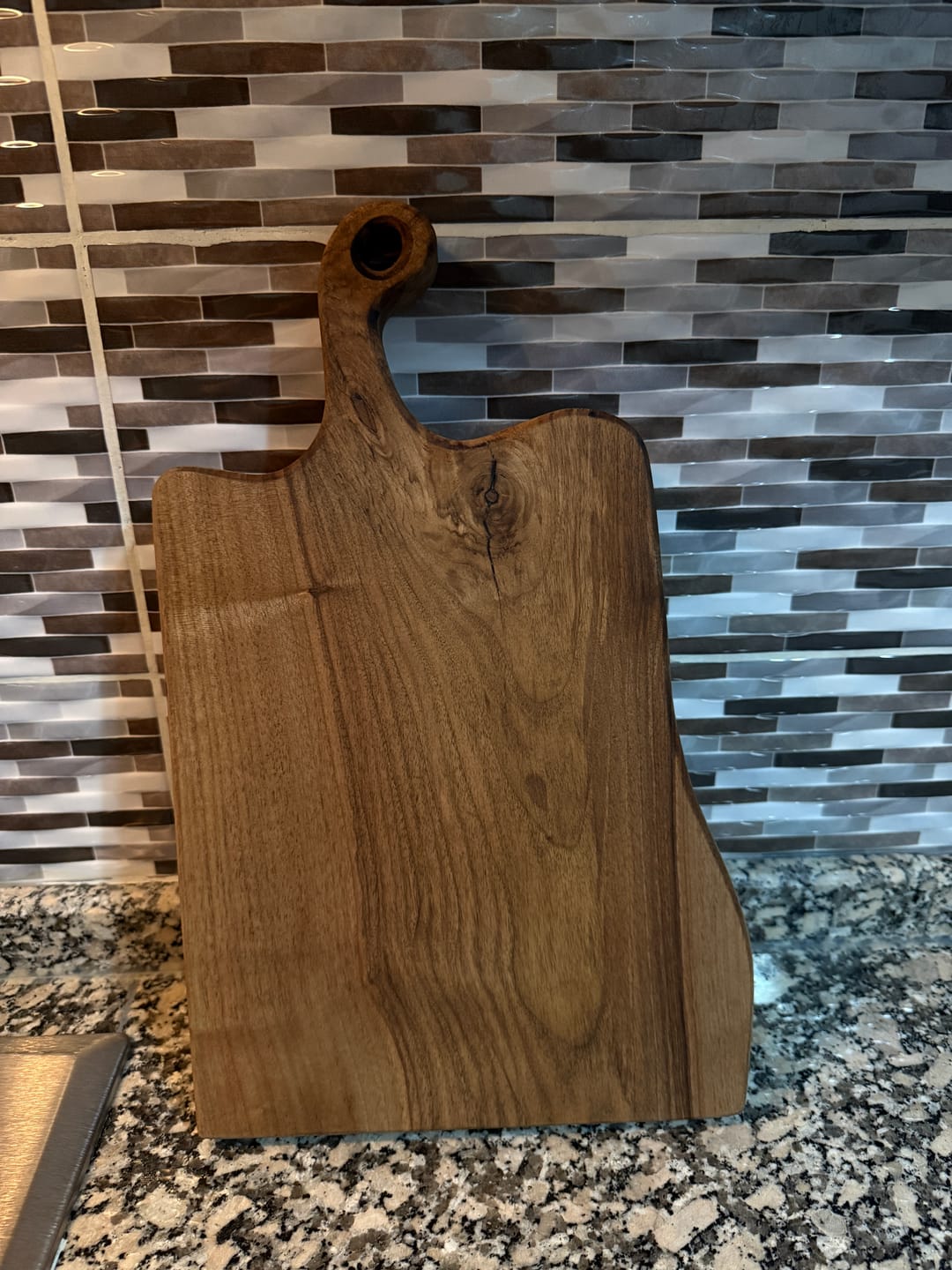 Customer photo review of Et Kesme Tahtası - Masif Ceviz Ahşap Sebze ve Et Doğrama Tahtası