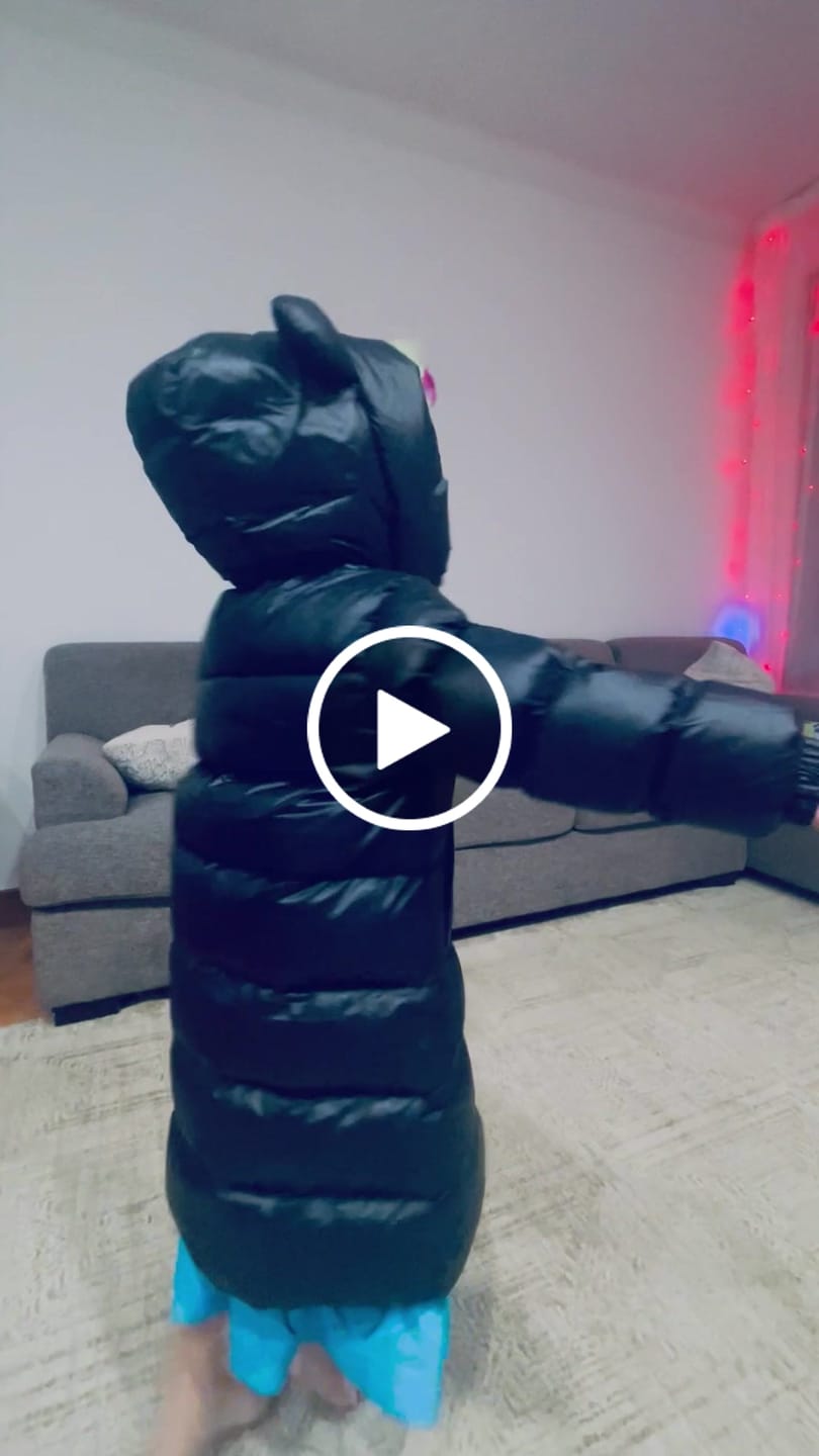 Customer video review of Dave&Bella Kids Girls/Boys Winter Cozy Outwear Windproof Hooded Long-style Down Coats