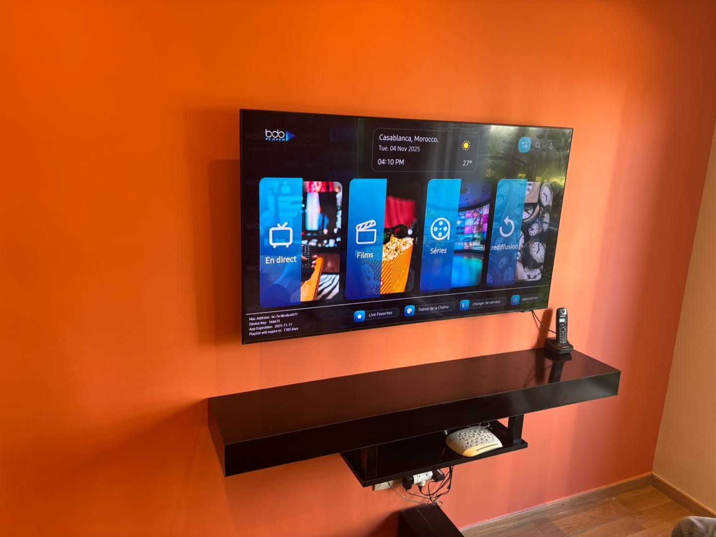 Customer photo review of Meuble TV design suspendu avec Eclairage LED ALBERET 150 cm - Noir