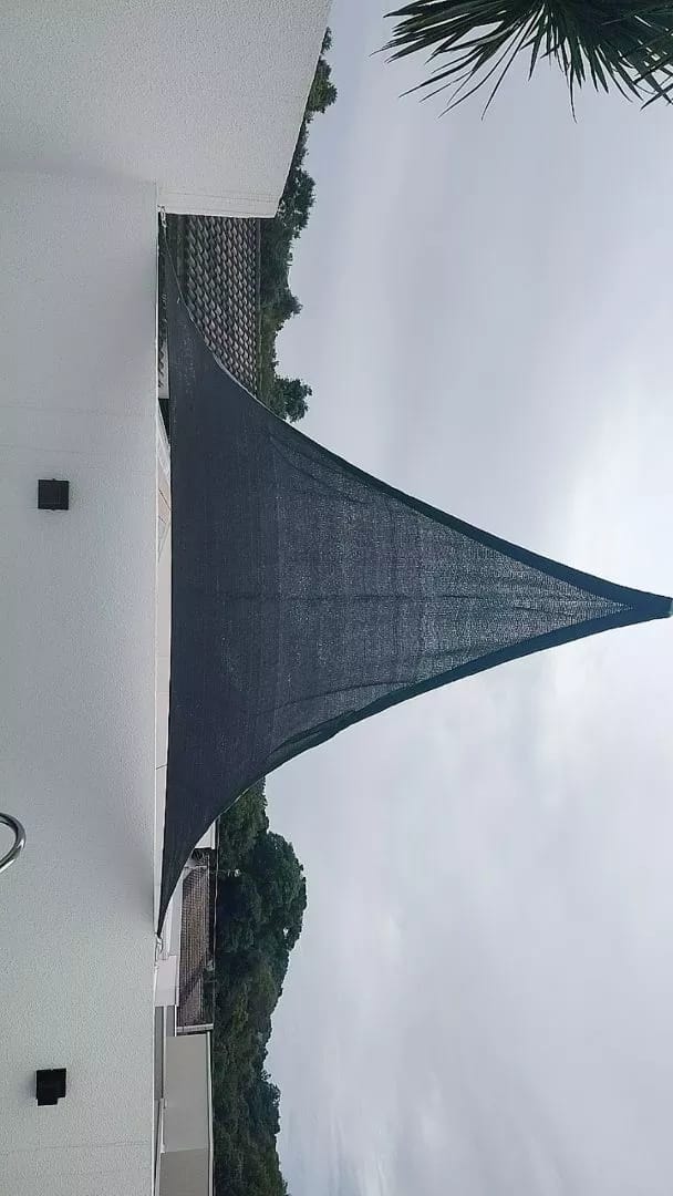 Customer photo review of Toldo Triangular Impermeável 420D Anti-UV para Áreas Externas