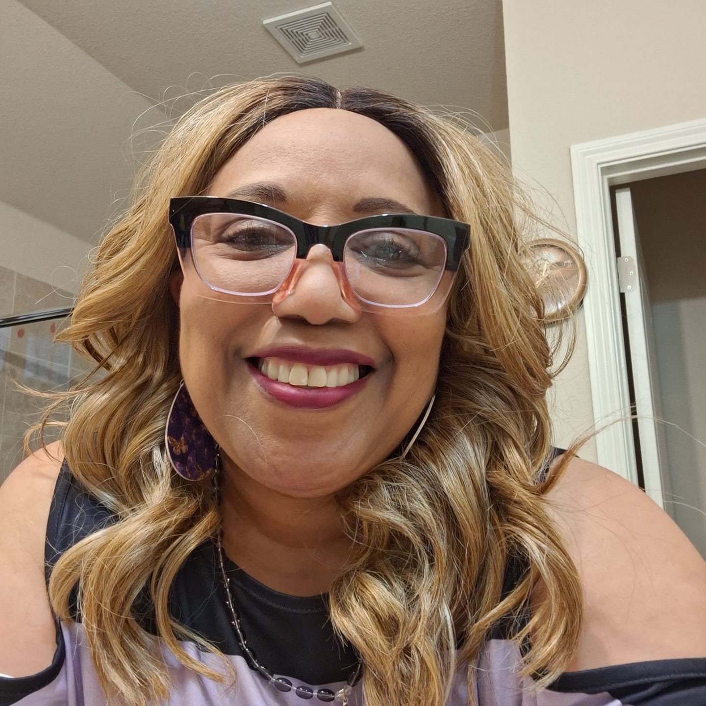 Customer photo review of Outre The Daily Wig Lace Part Wig - KIMBRA