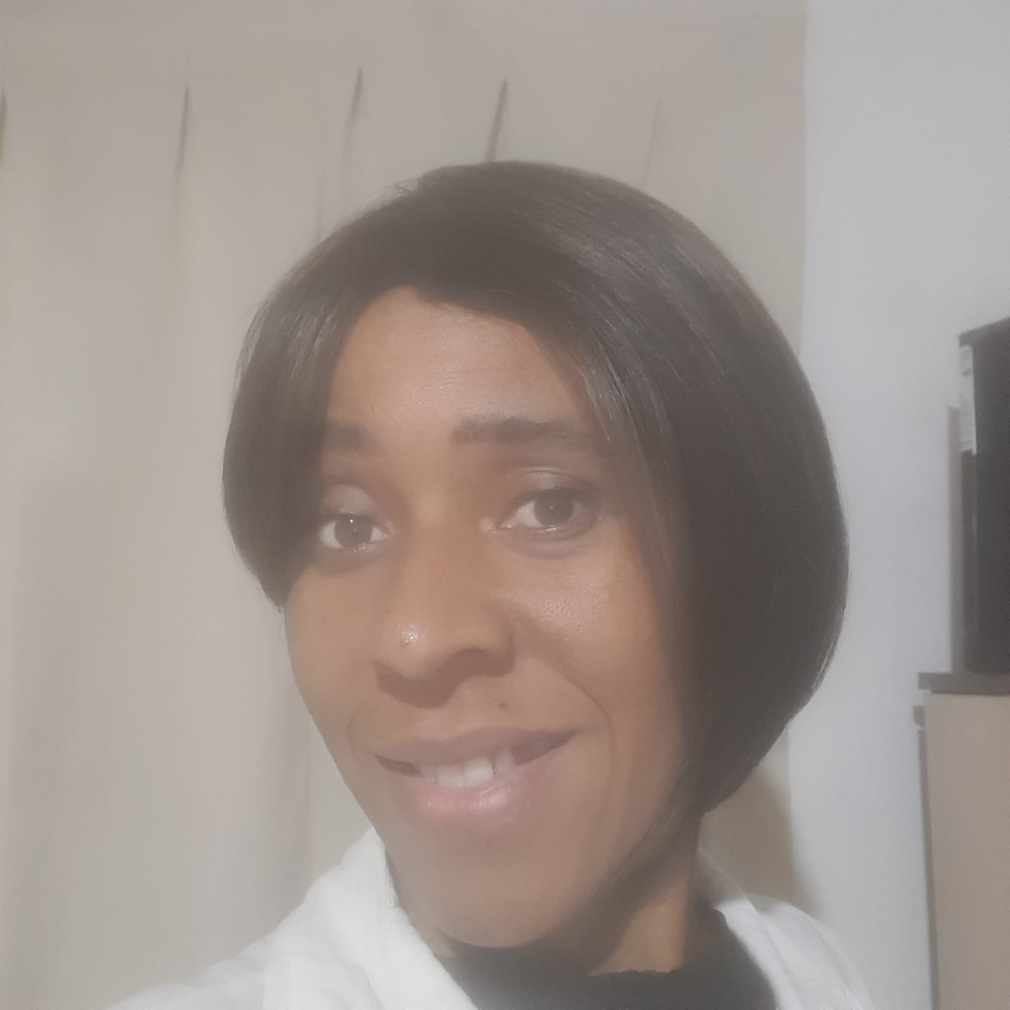 Customer photo review of Peruca Wig Erika Castanho com Luzes Curta F2/27