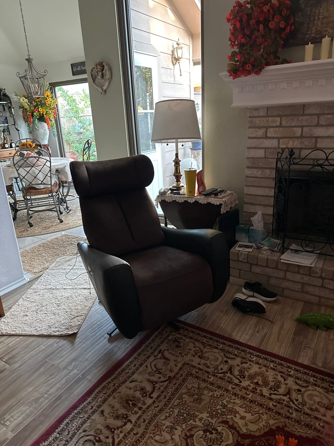 Customer photo review of SwanSing Swivel Power Zero Gravity Recliner Chair
