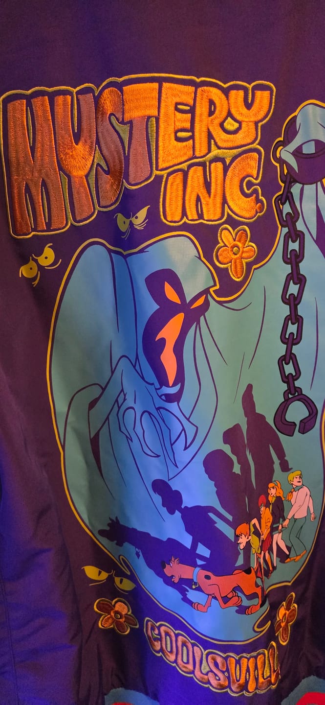 Customer photo review of Scooby-Doo "Mystery Inc." – Reversible Bomber Jacket