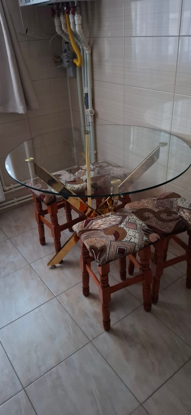 Customer photo review of Masa AGIS, transparent/auriu, sticla securizata/metal, 90x90x75 cm