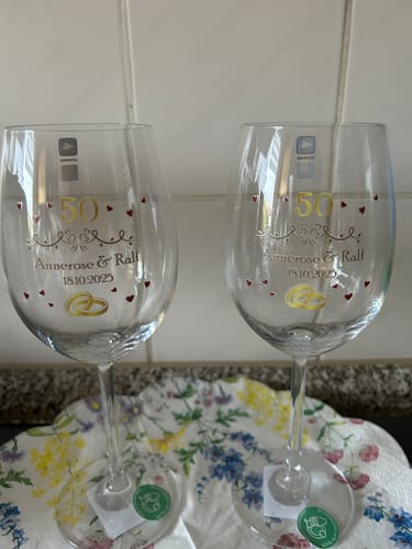 Customer photo review of Leonardo Weingläser zur Goldenen Hochzeit mit Namen & Datum im Set