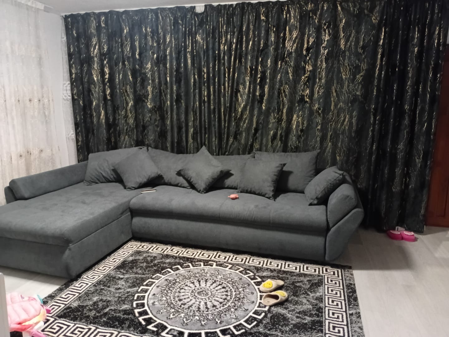 Customer photo review of Colțar extensibil dumonde cu ladă de depozitare si sezut confortabil din spuma HR, Loana XL Enjoy Gri Antracit 335x185 cm