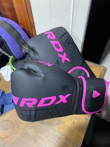 Customer photo review of Guantes de Boxeo Kara F6