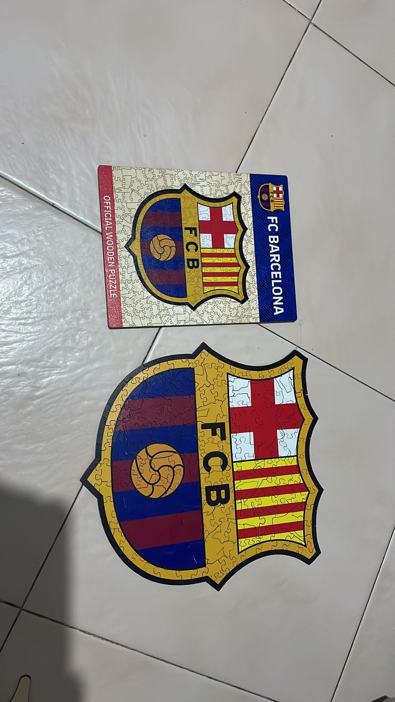 Customer photo review of FC Barcelona® Logo - Rompecabezas de Madera