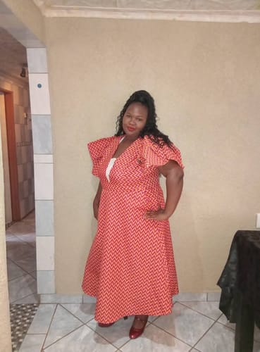 Tsholofelo M. review of Plus Size Short Sleeve V-Neck  Ankara Midi Dress image 1 out of 1