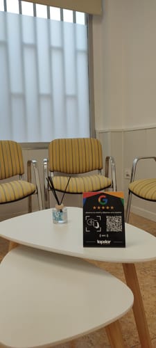 Customer photo review of Expositor Reseñas Google NFC y QR