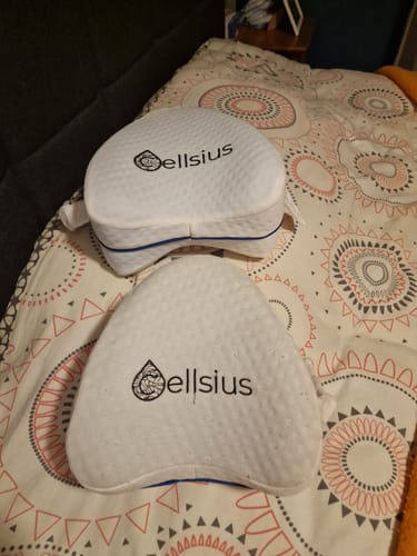 Avis photo d'un client sur Coussin Orthopédique Genoux Cellsius - Le secret d'un sommeil sans douleur