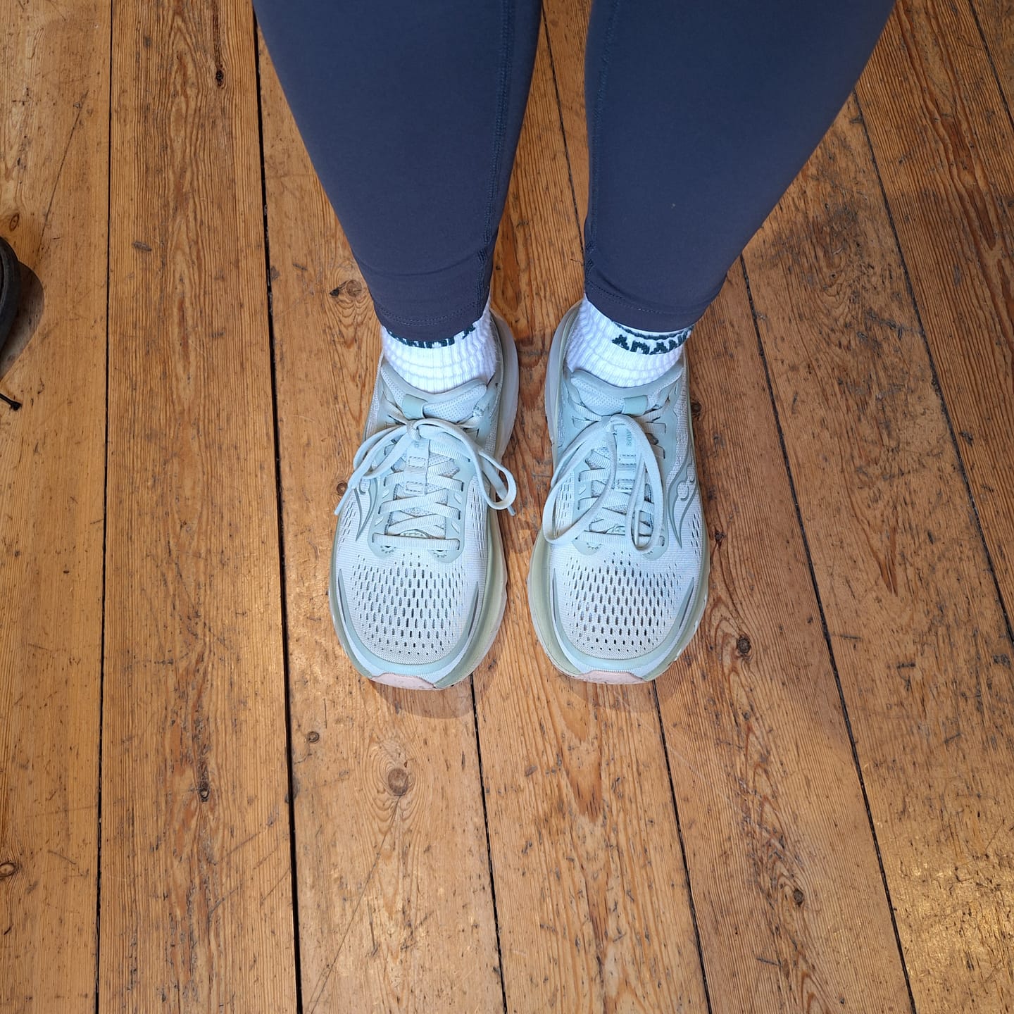 Customer photo review of Saucony Guide 18 Women's Running Shoe - Mist/Aloe