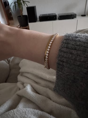 Customer photo review of Luxe Tennis Bracelet