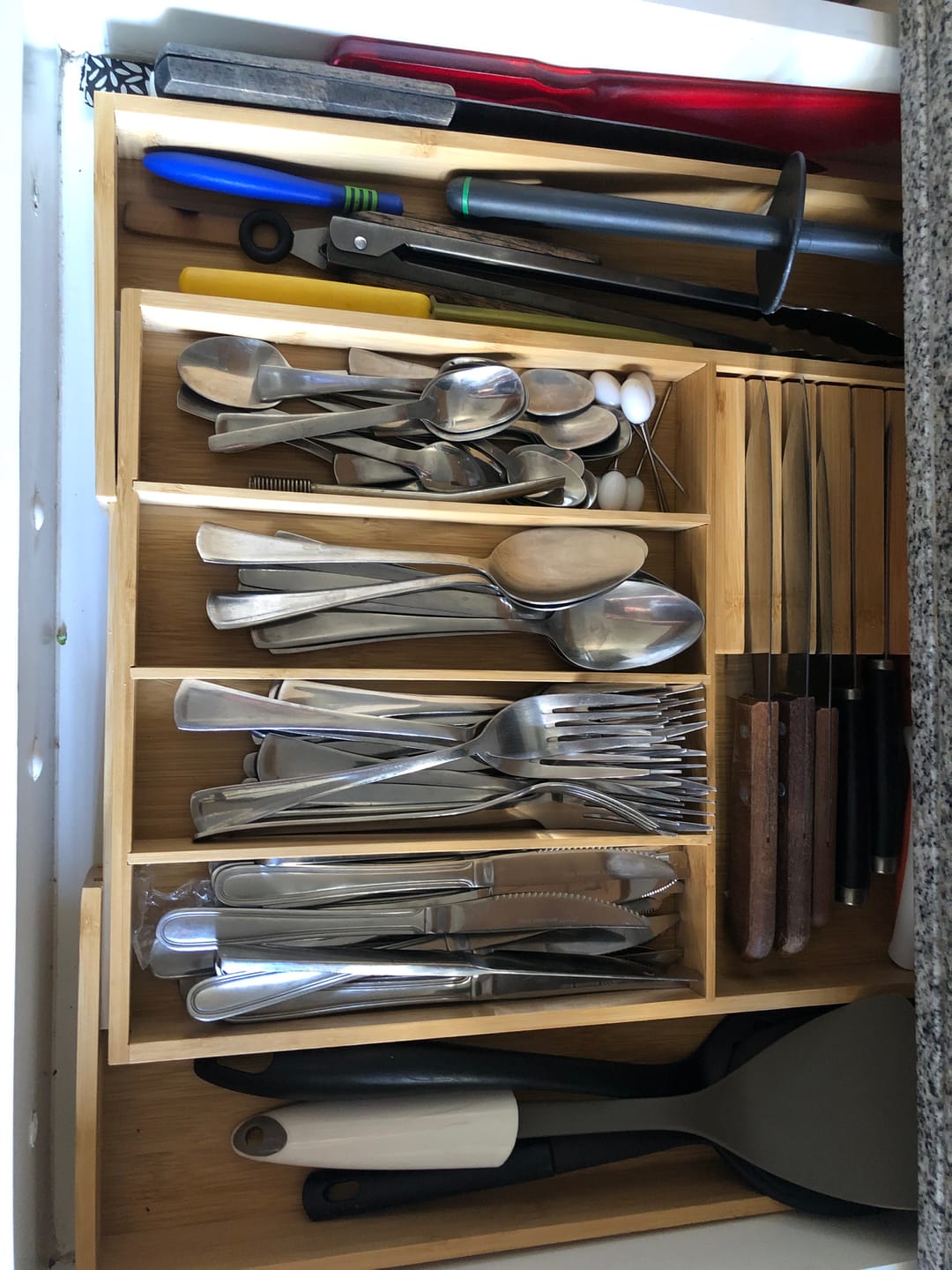 Customer photo review of Organizador de Cubiertos para Cajones Organizador de Bambú de Cocina Porta utensilios expandible